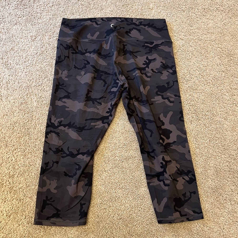 Zyia camo cropped legging
